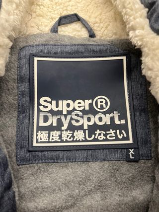 Chaleco acolchado con capucha y borreguito