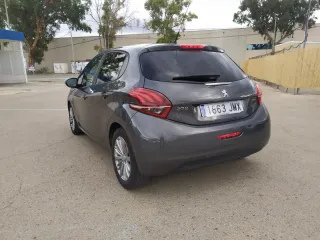 Peugeot 208 2016