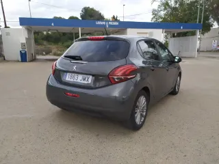 Peugeot 208 2016