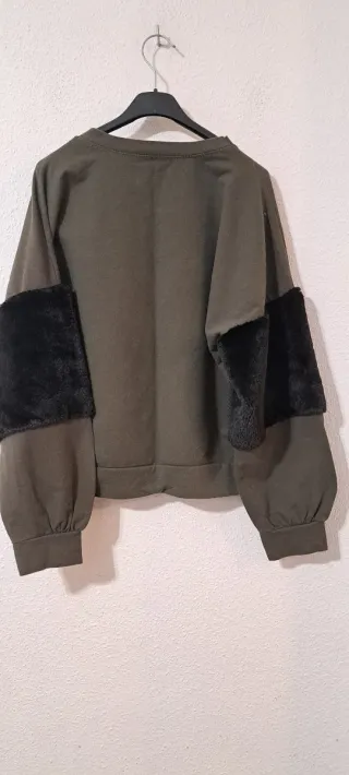 Sudadera mujer verde con parches pelo