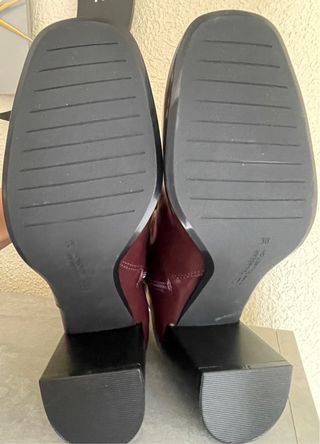 Botines burdeos tacón cuadrado.  A estrenar.