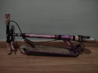 Patinete morado para niña