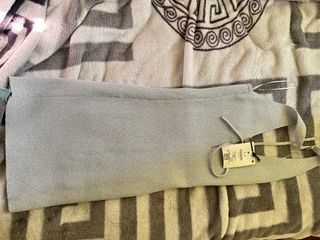 Top plateado Bershka talla S, con marca .