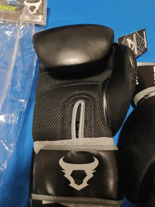 Guantes de Boxeo Ringhorns Charger 14oz by Venum