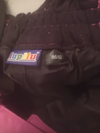 Pantalones y botas de nieve rosas