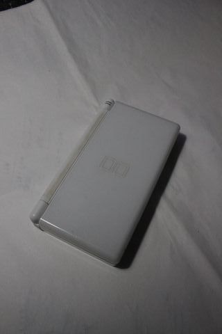 DS Lite Blanca + 4 Juegos (Mario Kart, Mario)