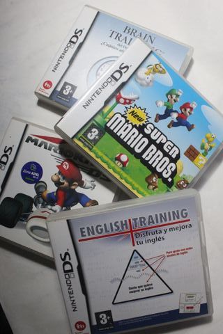 DS Lite Blanca + 4 Juegos (Mario Kart, Mario)