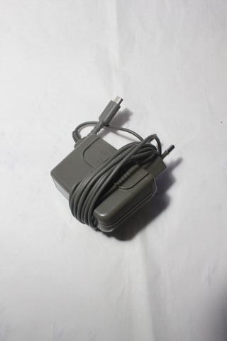 DS Lite Blanca + 4 Juegos (Mario Kart, Mario)