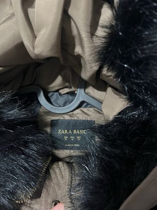 Abrigo Zara Talla M con Capucha y Pelo