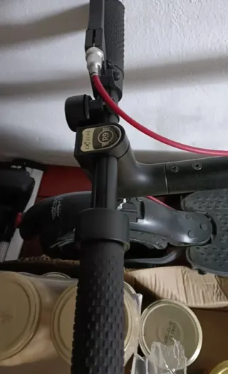 Patinete eléctrico gris