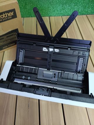 Brother Escáner de documentos compacto e inteligente ADS-1700W | Alimentador de documentos | Escaneo automático | Wi-Fi/Wi-Fi Direct