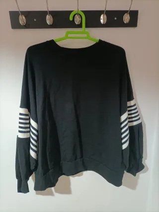Jersey oversize negro con rayas