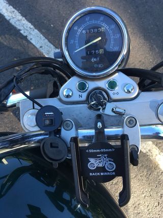 Suzuki Marauder 250cc en color verde oscuro.