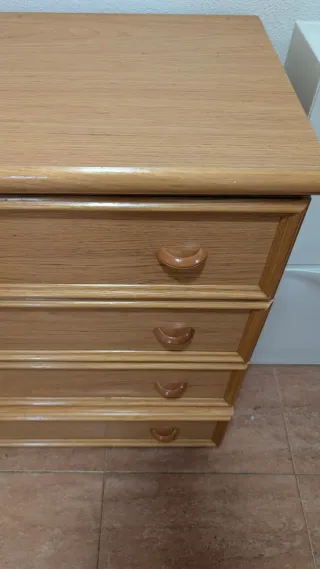 Cómoda de madera 4 cajones.