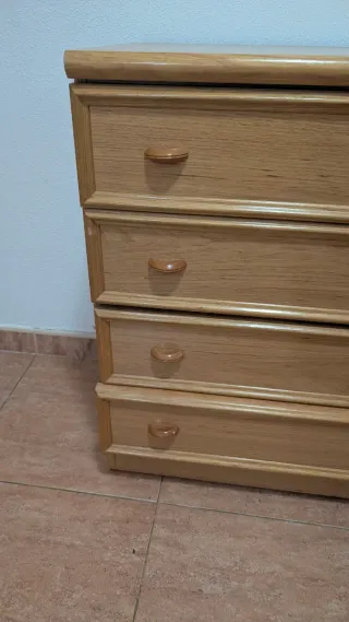 Cómoda de madera 4 cajones.