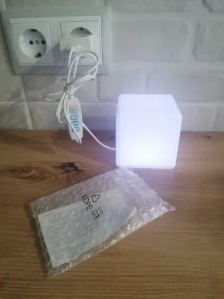 Lámpara de cubo decorativa