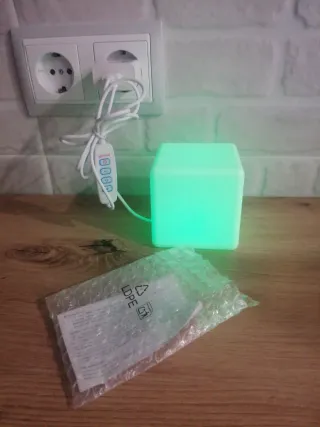 Lámpara de cubo decorativa