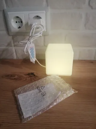 Lámpara de cubo decorativa