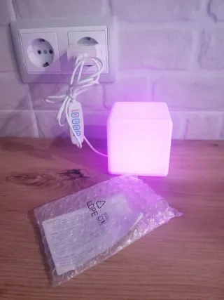 Lámpara de cubo decorativa