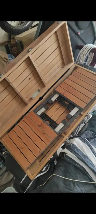 Mesa de madera y metal para camping