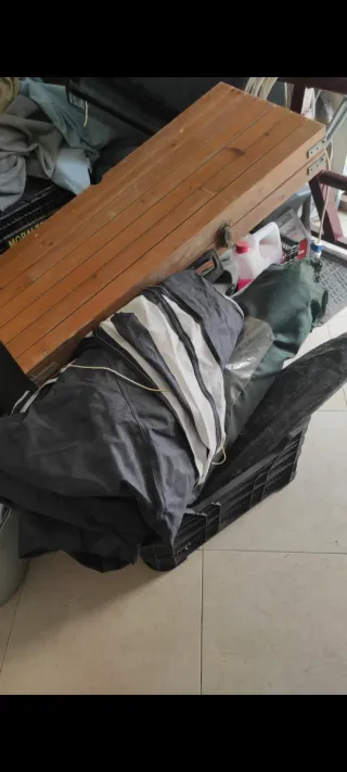 Mesa de madera y metal para camping