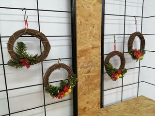 4 Coronas Navideñas Ratán 16cm