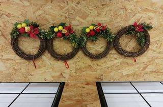 4 Coronas Navideñas Ratán 16cm