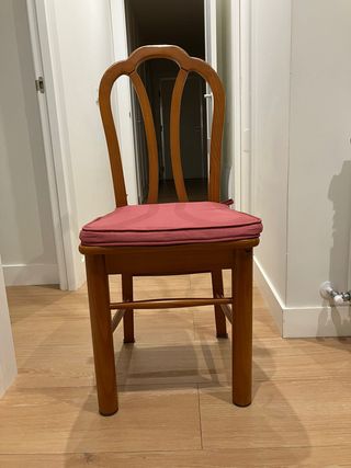 MESA DE SALÓN Y 6 SILLAS DE MADERA DE PINO