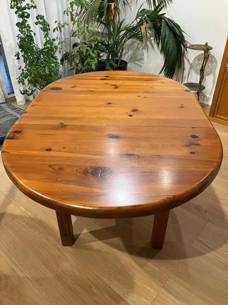 MESA DE SALÓN Y 6 SILLAS DE MADERA DE PINO