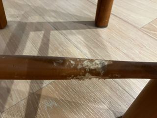 MESA DE SALÓN Y 6 SILLAS DE MADERA DE PINO