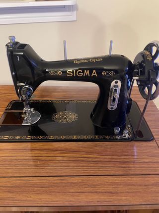 Máquina de coser Sigma antigua con mueble original