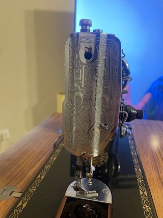 Máquina de coser Sigma antigua con mueble original