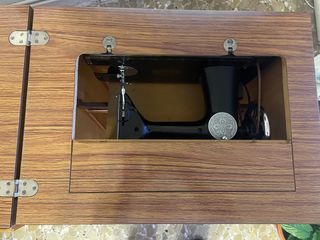 Máquina de coser Sigma antigua con mueble original