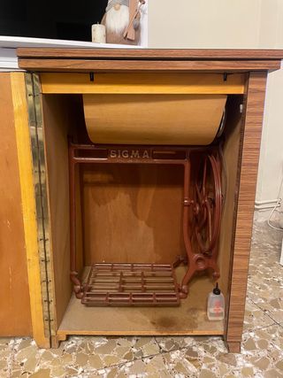 Máquina de coser Sigma antigua con mueble original