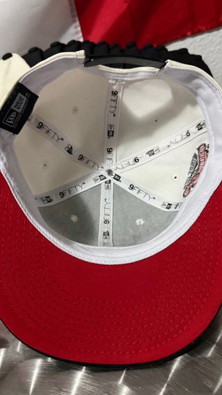 Gorra New Era Chicago Bulls Beige y Negra