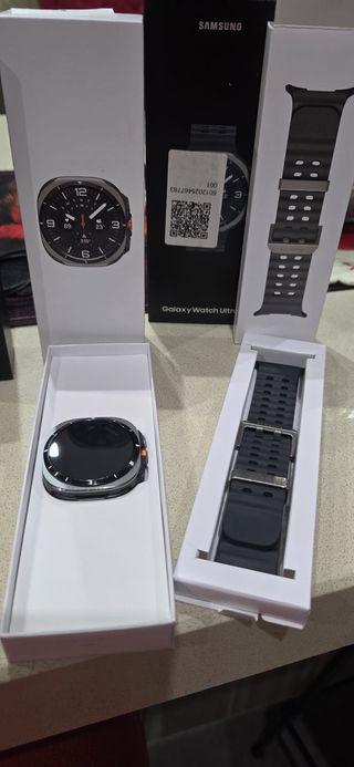 Smartwatch Negro y Plateado