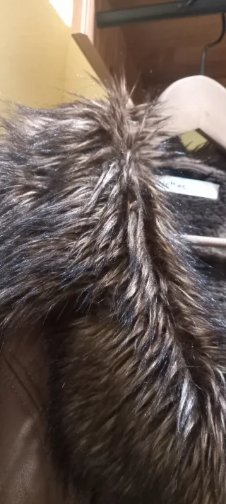 Abrigo Lefties marrón con pelo