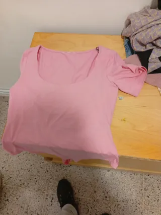 Camiseta rosa escote cuadrado10€ los dos