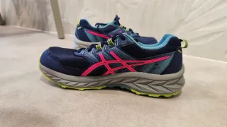 Zapatillas trail Asics azules y rosas talla 40