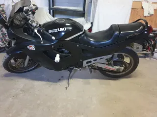 Suzuki GSXF 600 - 2 motos y 2 motores