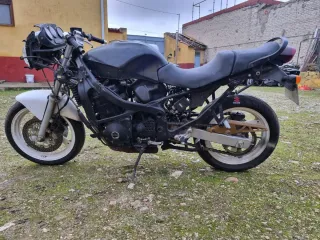 Suzuki GSXF 600 - 2 motos y 2 motores