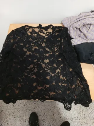 2por 10€ Camiseta negra manga larga y vestido