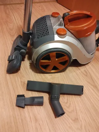 Aspiradora Ciclónica Naranja y Gris