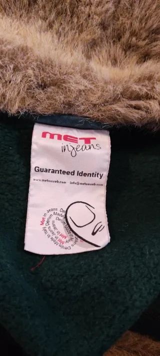 Sudadera Met verde con capucha y pelo