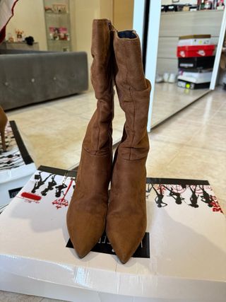 Stivali marroni con tacco