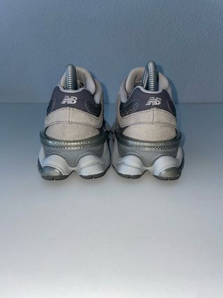 New Balance 9060 Gris Sombra. Talla EU 38