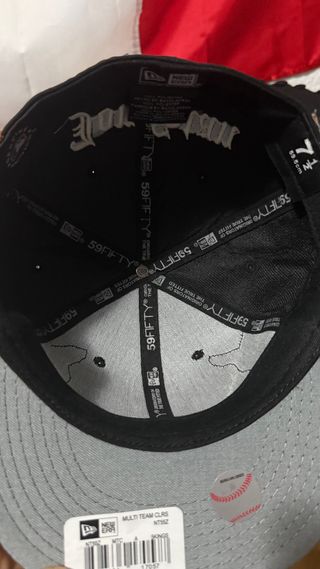 Gorra Negra con Diseño de Cupido Jon Stan