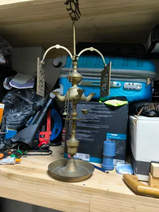 Lámpara de aceite antigua de latón