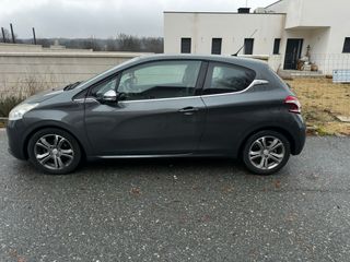 Peugeot 208 2012