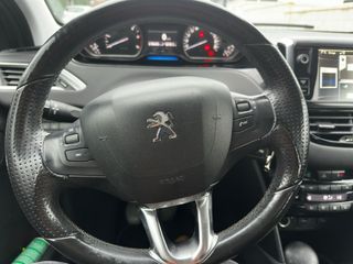 Peugeot 208 2012